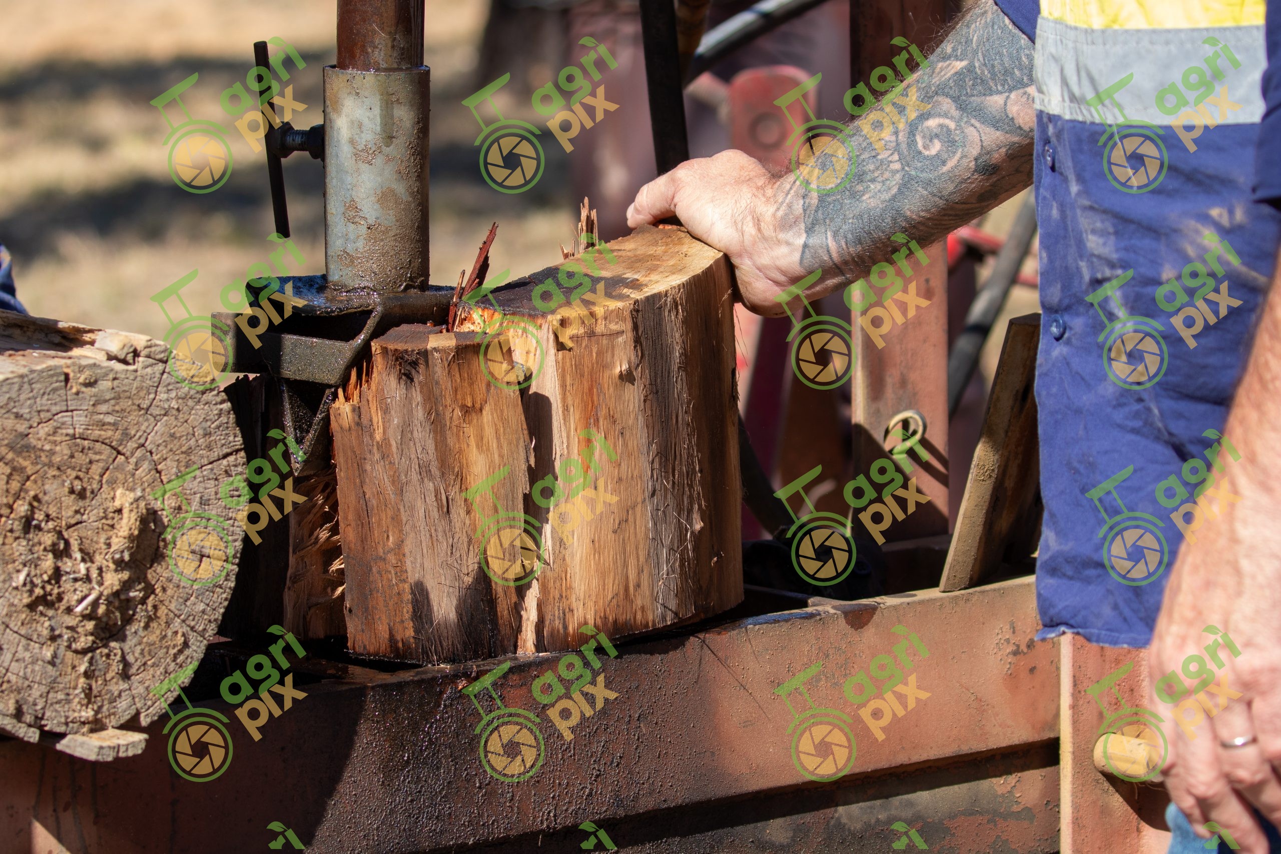 Hydraulic Log Splitting for Firewood Preparation