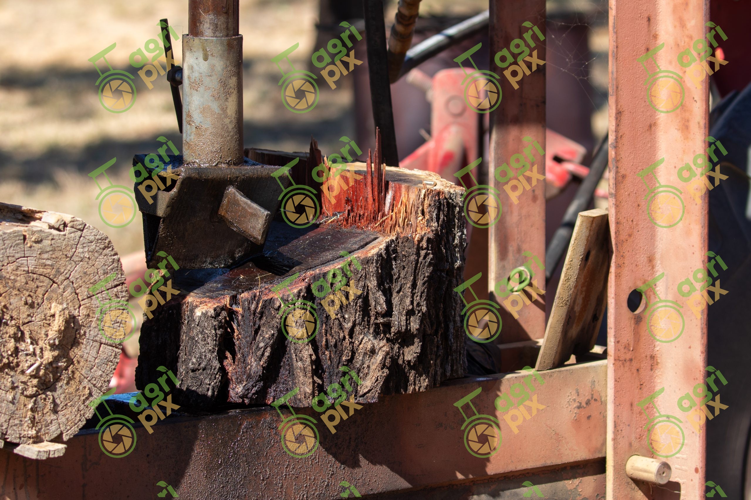 Hydraulic Log Splitting for Firewood Preparation